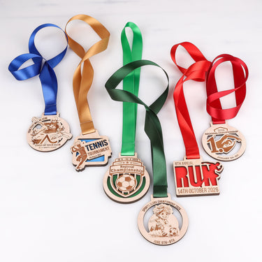 Drewniany medal na zamówienie (dwuwarstwowy z kolorowym podkładem)

